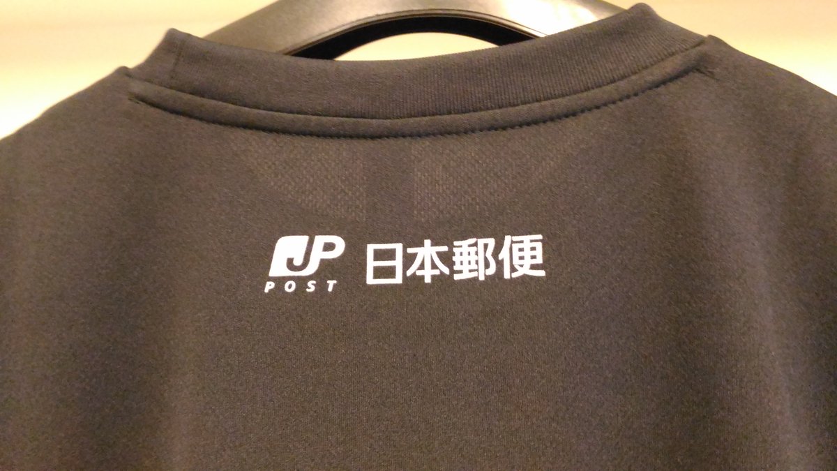 ちゃっぴー Auf Twitter Tシャツと書かれていたので薄くてプリントしただけかと思ってたんですが大間違いでした 凄い生地がしっかりしていてトレーニングウェアとかジャージの質感で伸びも良いです 正面に井上雄彦氏イラスト 左胸元にb Leagueロゴマーク 背面首筋に ちゃっぴー Auf Twitter Tシャツと書かれていたので薄くてプリントしただけかと思ってたんですが大間違いでした 凄い生地がしっかりしていてトレーニングウェアとかジャージの質感で伸びも良いです 正面に井上雄彦氏イラスト 左胸元にb Leagueロゴマーク 背面首筋に