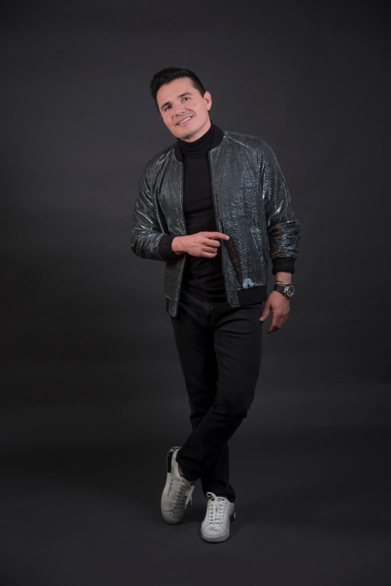 horaciopalencia's tweet photo. Estamos de estreno #PorRazonesObvias #VideoOficial en mi canal de @youtube mañana Viernes 19 de Junio https://t.co/DlmvygJtiC