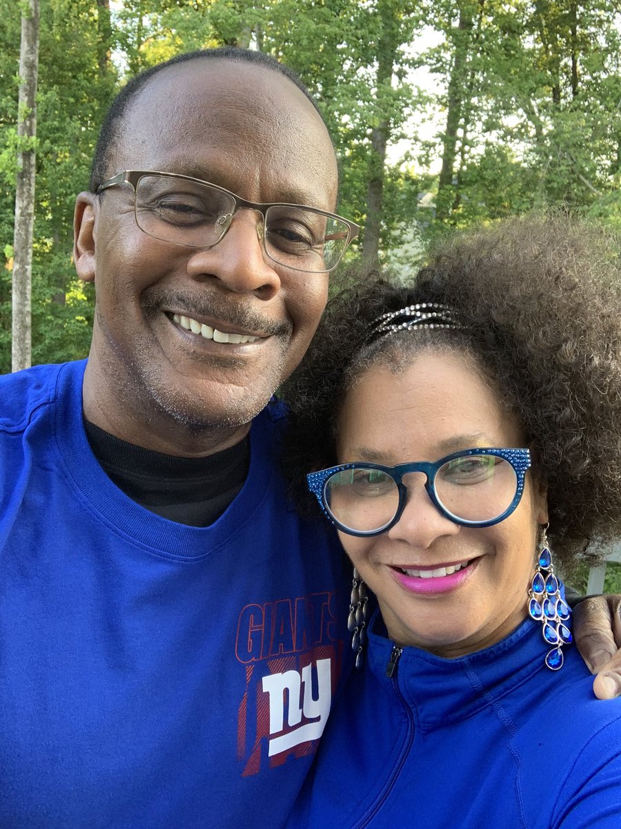 🏈We Ducks💚We Govs❤️& thanks to our son Nick, we N.Y. Giants💙❤️#FathersDayGift #CoachBDub#GoDucks#CoachesMom#CoachesWife#OregonFootball#NYGiants Football