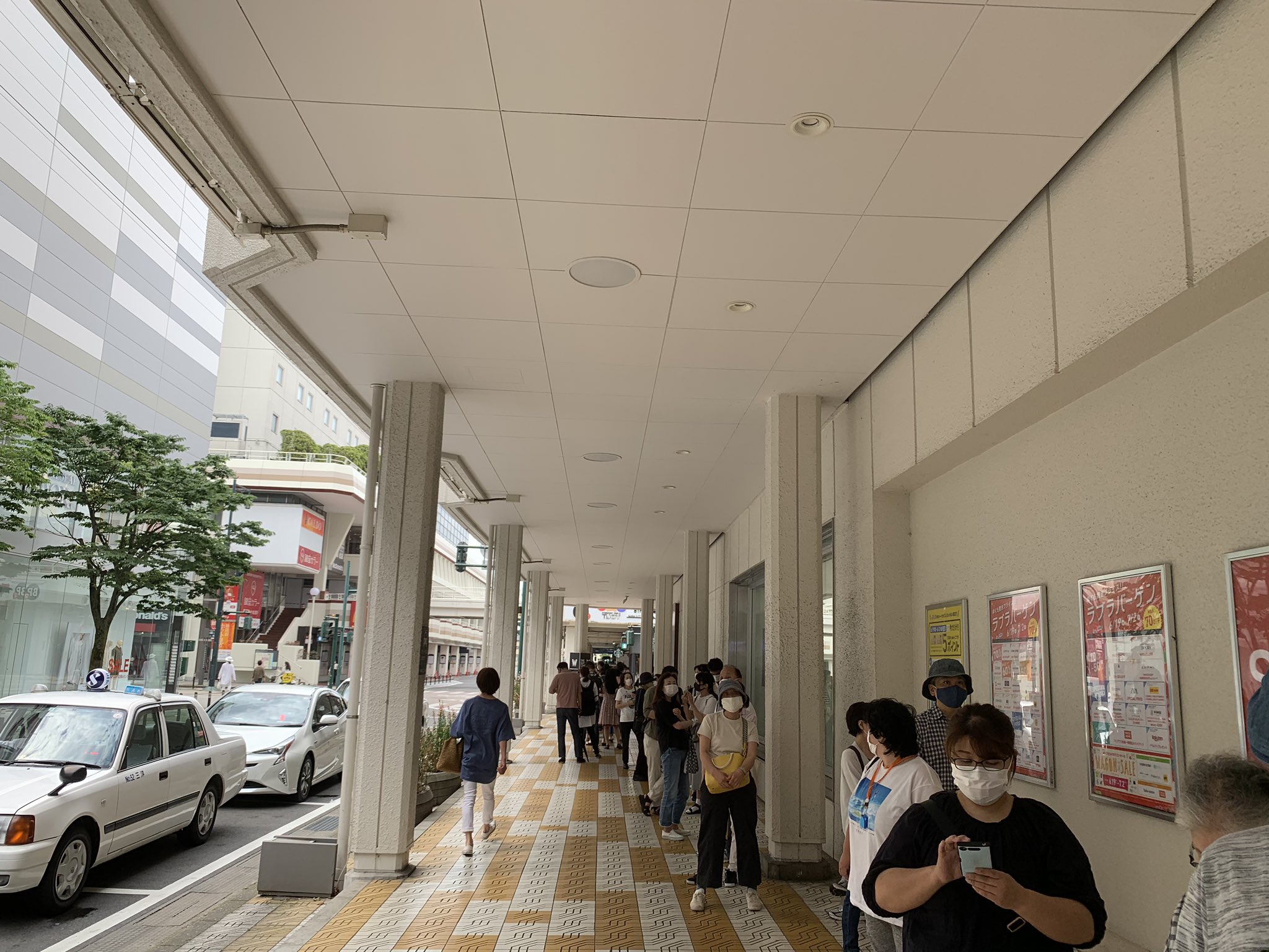 画像 ユニクロのエアリズムマスク発売日なので ラブラに買いに来た訳だかメッチャ並んでる 完全に舐めてた エアリズムマスク エアリズム ユニクロ ラブラ Htt まとめダネ 画像 ユニクロのエアリズムマスク発売日なので ラブラに買いに来た訳だかメッチャ並んでる 完全に舐めてた エアリズムマスク エアリズム ユニクロ ラブラ Htt まとめダネ