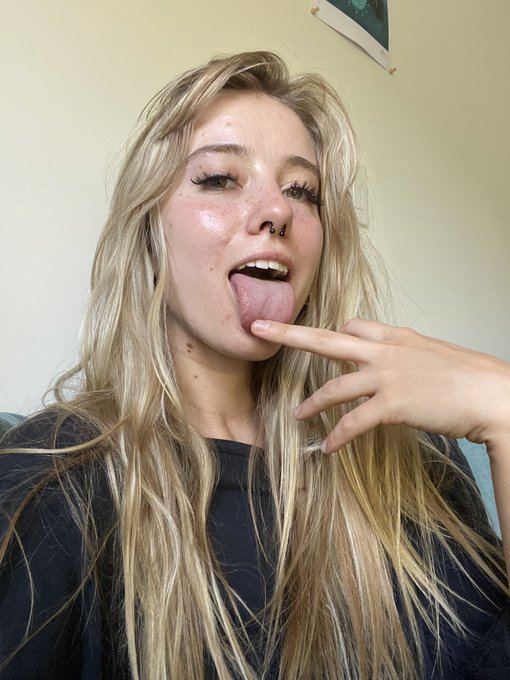 I dyed my hair blonde again! Here&rsquo;s the proof 😚 https://t.co/HdPTF3HRNa