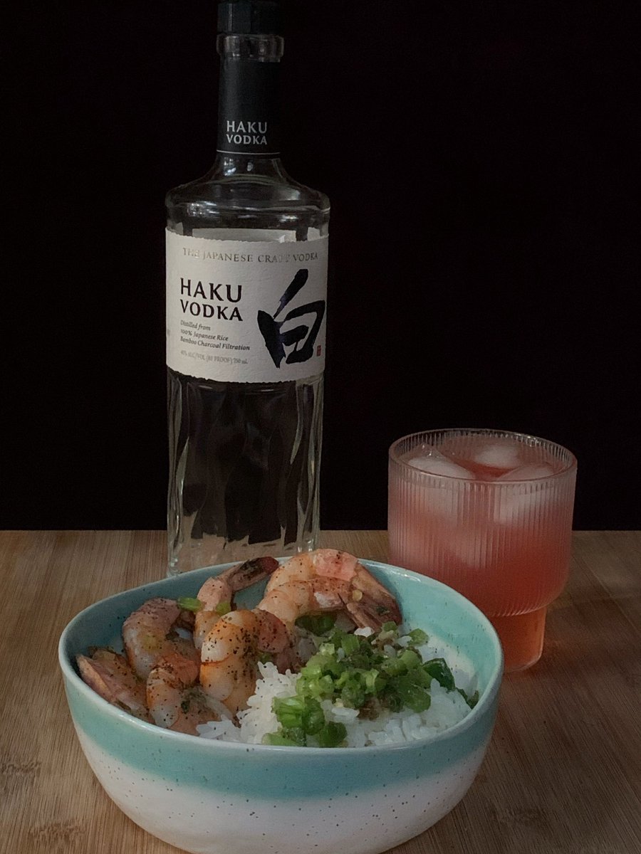 it’s a billion degrees out so I kept it simple, salt & pepper shrimp with garlic, jalapeños, windowsill scallions and rice watermelon juice, mint tea syrup, lime and vodka in the glass  #humblebragdiet