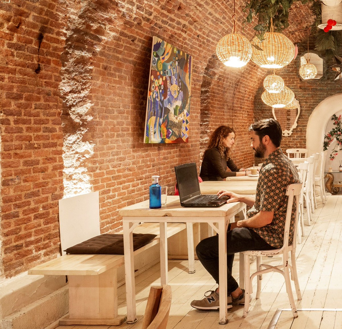 Nomadsofdesk's tweet photo. 🎁Ahorrar un 50% en tu espacio coworking aprovechando salas que tienen horas libres!! Síguenos y descubre nuevos espacios!! 

💸Cuando se esta arrancando un proyecto el dinero disponible es muy limitado, ahorra sin dejar de aumentar tu red de contactos
#coworkingmadrid #coworking https://t.co/zF1YSnKbfN