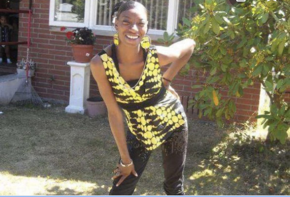 I would like to ask everyone who follows me to please read and retweet this thread about Charleena Lyles, a pregnant 30-year-old Seattle woman (and already mother of three) who was murdered by Seattle Police Officers three years ago today.Everyone should know Charleena's story.
