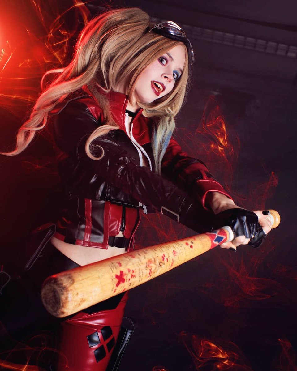 #HarleyQuinn de #DCComics Cosplayer: @FlorenciaSofen #cosplay #cosplayergir...