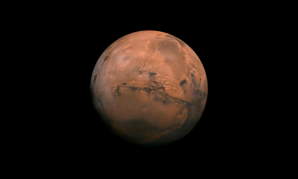 ...have extensive amounts of surface liquid water, allow for biological macroevolution, and be a sufficient energy source for the organisms that inhabit it. Currently, Mars is uninhabitable, and I’ll talk about the reasons why, and how terraforming could change this. (3/22)