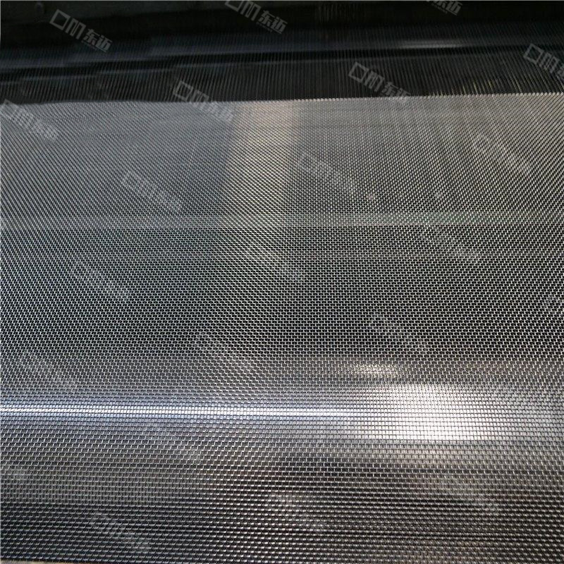 Dominewiremesh's tweet image. It is made of high-strength 304/316 stainless steel wire by plain weaving, and the surface is painted black with electrostatic powder.This mesh has excellent anti-corrosion, anti-damage, anti-shear, anti-theft,Widely used on doors and windows to keep your family away from danger.