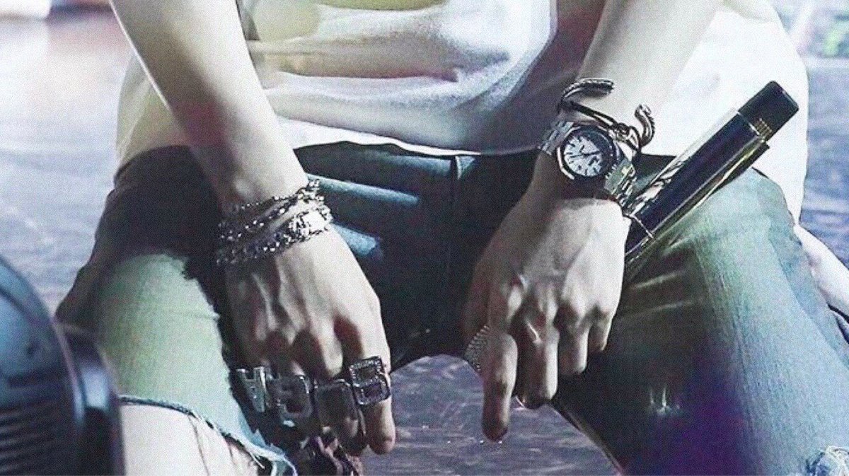 let& #39;s start with the armys favorite - his yaoi hands