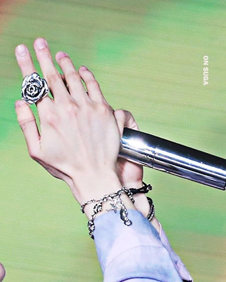 let& #39;s start with the armys favorite - his yaoi hands