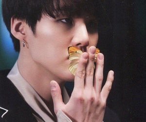 let& #39;s start with the armys favorite - his yaoi hands