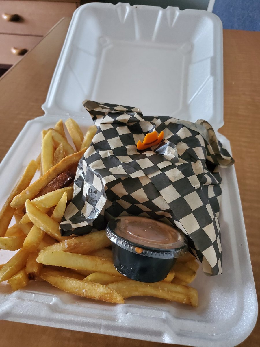 AfroFreddy's tweet photo. @CSSully just order a burger from a BBQ place and this was the sandwhich pick 🤣 reminded me of you instantly! https://t.co/55WuglOIf6