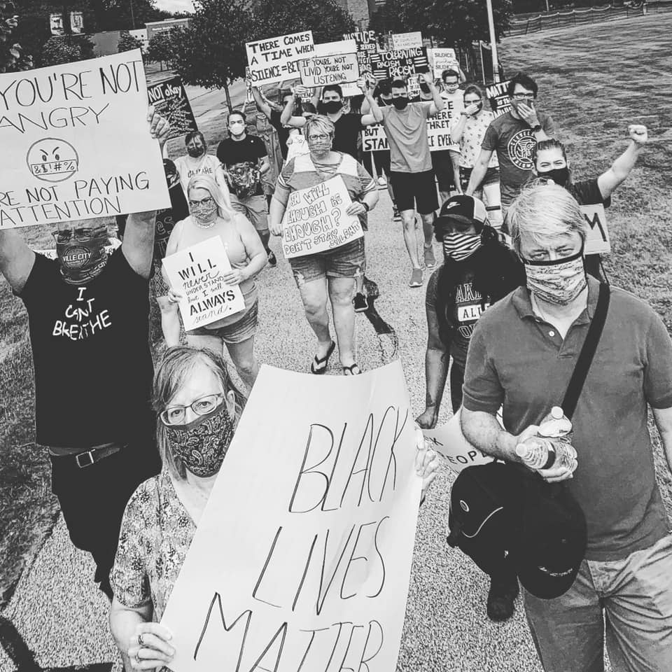 looogannn's tweet image. Today we marched in Mentor, OH in solidarity with #BlackLivesMatter. Our city is 96.1% white, and it's about time we start talking about race. We delivered a letter to the police captain / city council members with four asks: speak out, reallocate, educate, and represent (thread)
