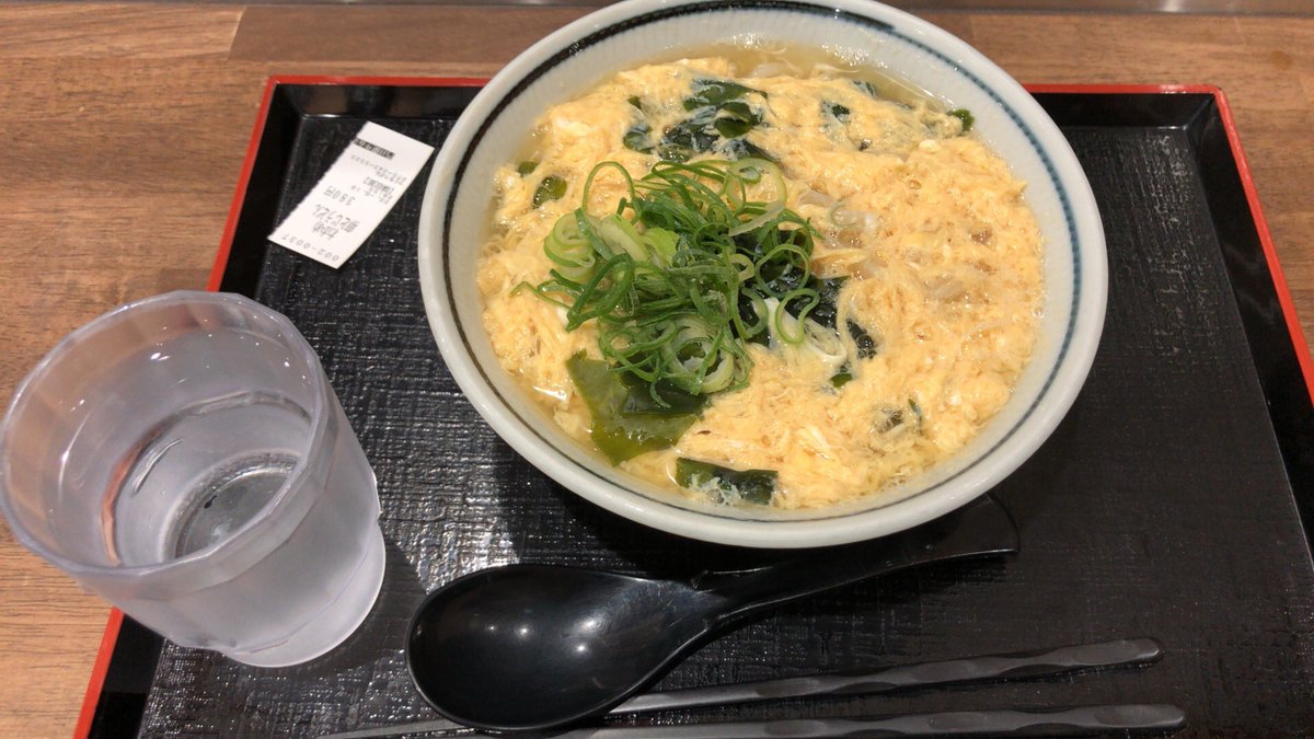 ６人 京都駅地下改札のつくもうどん 朝メニューのわかめ卵とじうどん380 いりこだしが売りのこのお店のベストマッチなメニューかもしれない 優しく染み入る味
