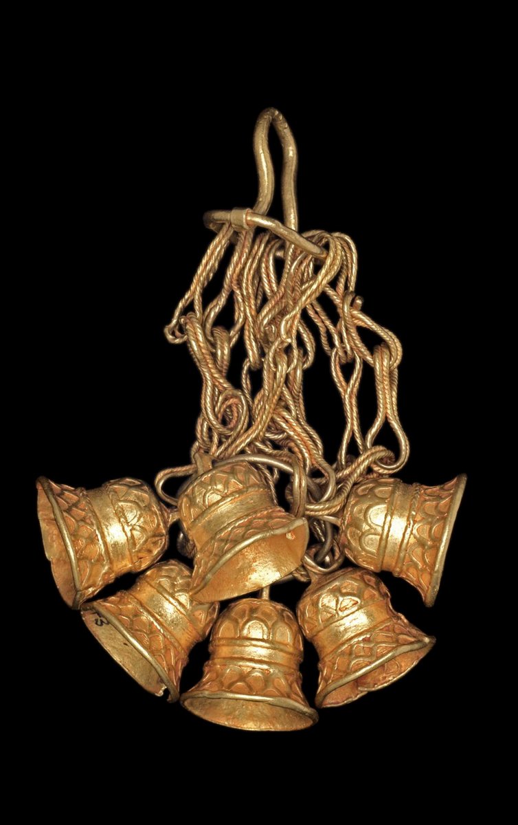 Gold looted from the Asante Royal Palace of Kumasi by British soldiers led by Field Marshal Garnet Wolseley in 1874, now in the  @britishmuseum. Similar collections are held in many UK museums, including the  @Pitt_Rivers. Its return to Ghana is long overdue  #MuseumsUnlocked  #Gold