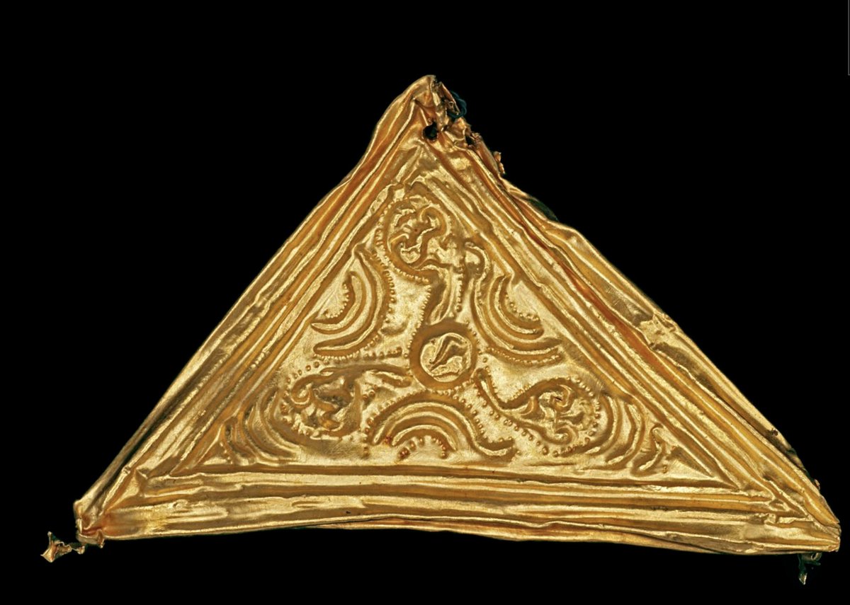 Gold looted from the Asante Royal Palace of Kumasi by British soldiers led by Field Marshal Garnet Wolseley in 1874, now in the  @britishmuseum. Similar collections are held in many UK museums, including the  @Pitt_Rivers. Its return to Ghana is long overdue  #MuseumsUnlocked  #Gold