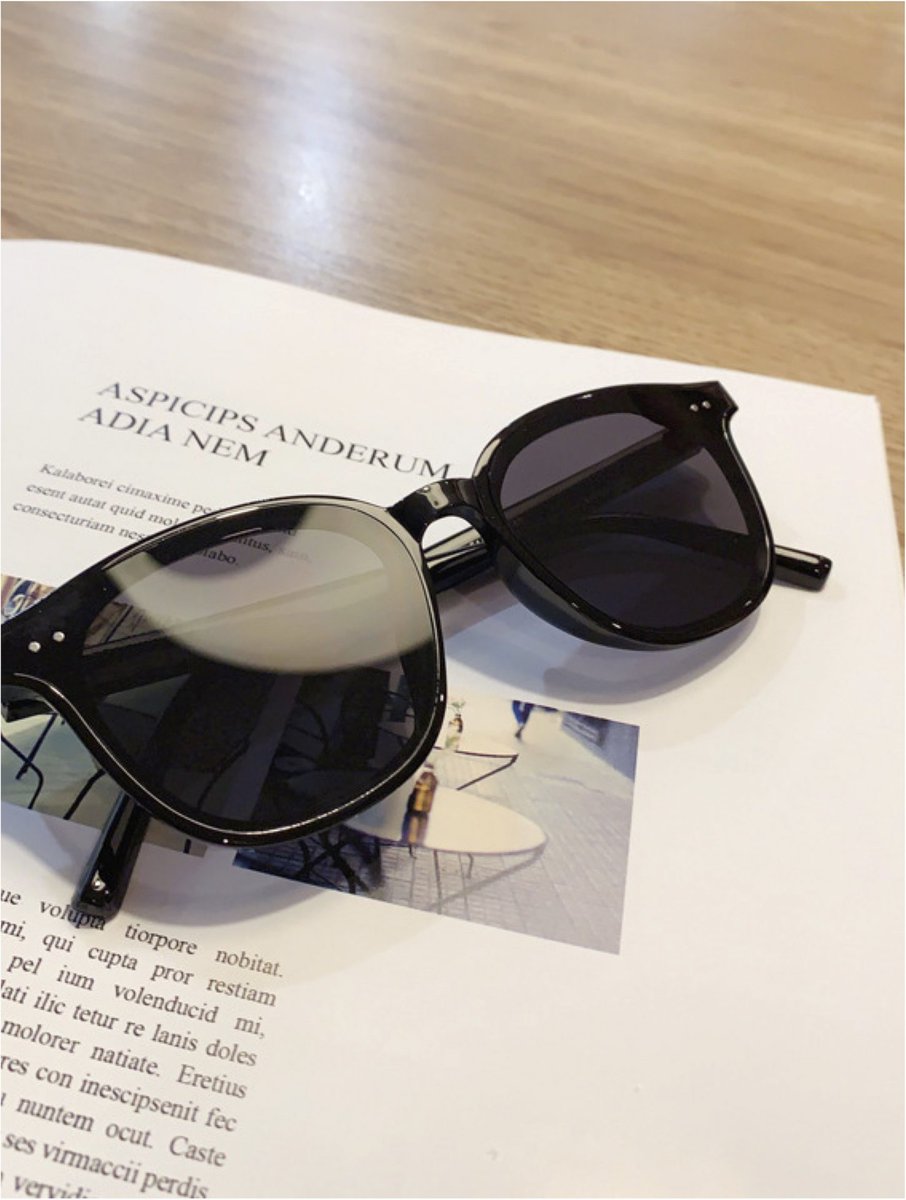 Retro Sunglasses by lavielentefashion with UV400 Lens Frame. Square lightweight Unisex Sunglasses at affordable price. bit.ly/2N98JyL

👓👓🕶️🕶️🕶️🕶️
#Sunglasses #glasses #unisexsunglasses