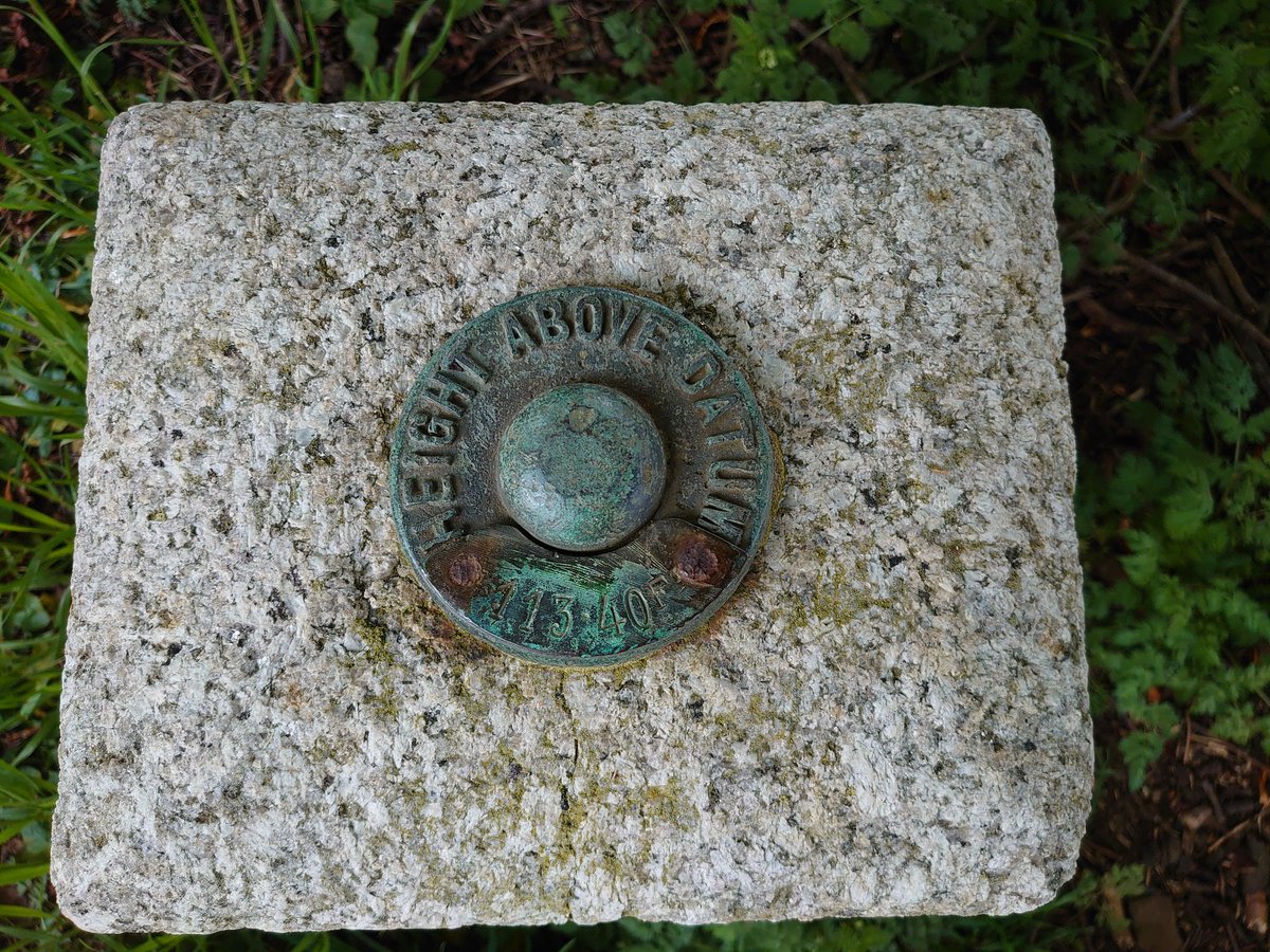 PaulMagan2's tweet photo. To complete the trio of Castors Trig Points. Castors little Fundamental Benchmark. @Dennis_Maps @OrdnanceSurvey @OSleisure @FascinatingFens #HugATrig
#CelebrateTheFens https://t.co/9htD9TqCqU