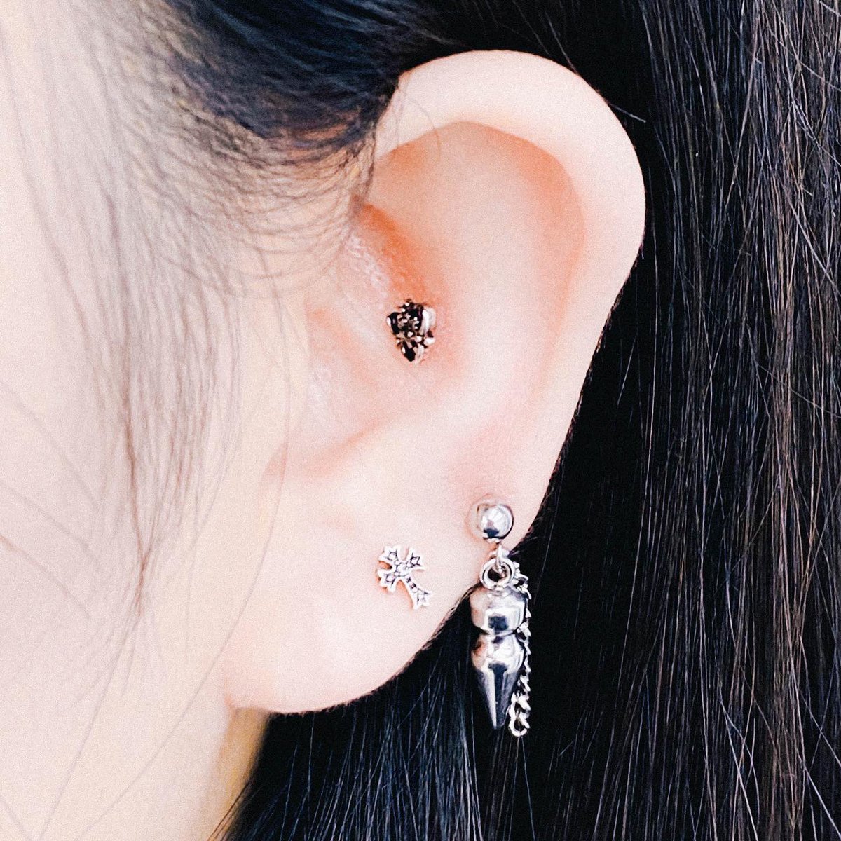 Bullet piercing💜
。
✔️귀걸이, 바 길이, 바 타입 무료변경
✔️ピアス(21G), イヤリングに変更可能
✔️Can be changed to earring, Clip-on earring

🇰🇷/KRW👉🏻 blackmind.co.kr
🌐/USD👉🏻 En.blackmind.co.kr
🇯🇵/JPY👉🏻 Jp.blackmind.co.kr