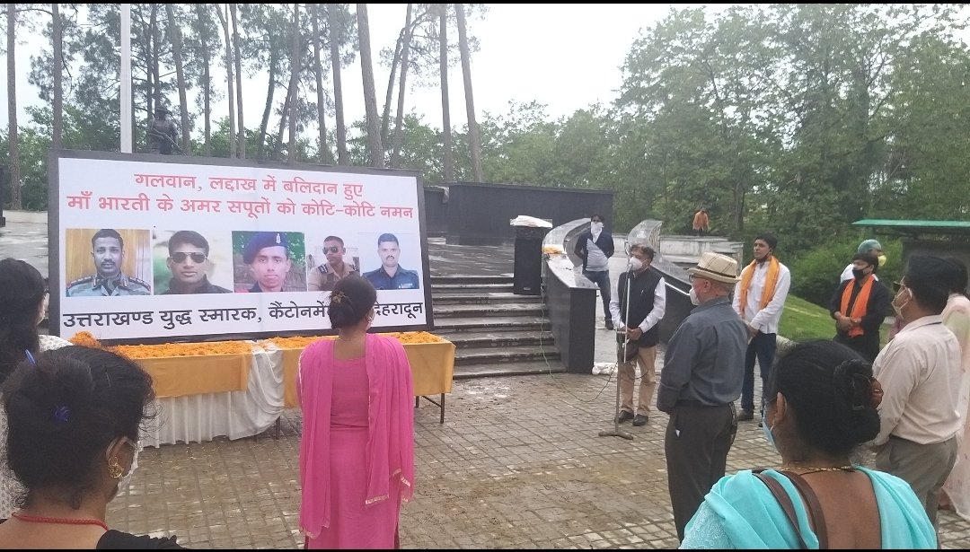 Paying homage to #GalwanMartyrs #Dehradun #WarMemorial. With #LtGenRamPradhan(r)  #CanttBoardCEOTanuJain
#GorkhaliSudharSabha. Moment to be #CitizenSoldiers. #NoDiwaliWithImportedGanesha @adgpi @DefenceMinIndia @indiannavy @IAF_MCC @tsrawatbjp