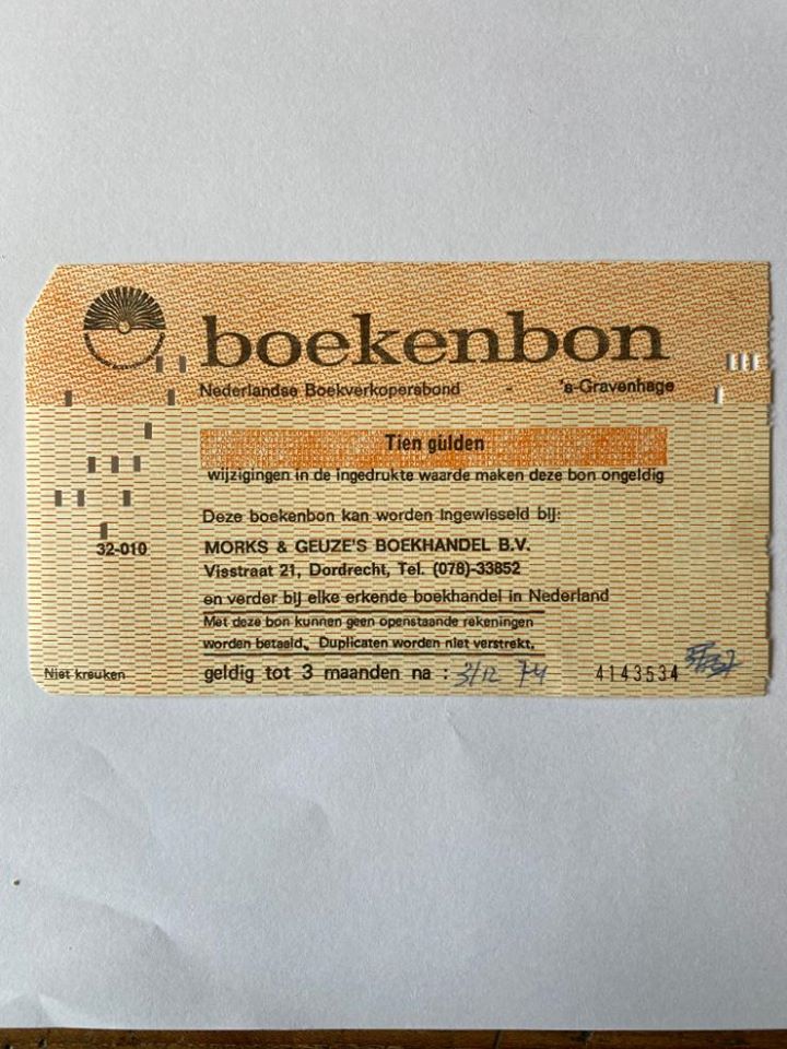 WisselNL's tweet photo. Boekenbon uit 1974! Gedoneerd aan Stichting AAP Ondanks dat deze 3 maanden na uitgifte is verlopen keren wij wel uit aan AAP. Heb jij nog oude/ongewenste cadeaubonnen? Doneer ze aan AAP. https://t.co/zLASxpsrAy. https://t.co/zaN18zbyAM 
#dordrecht #boekenbon #giftcard #cadeaubon https://t.co/SJeT2WDwYA