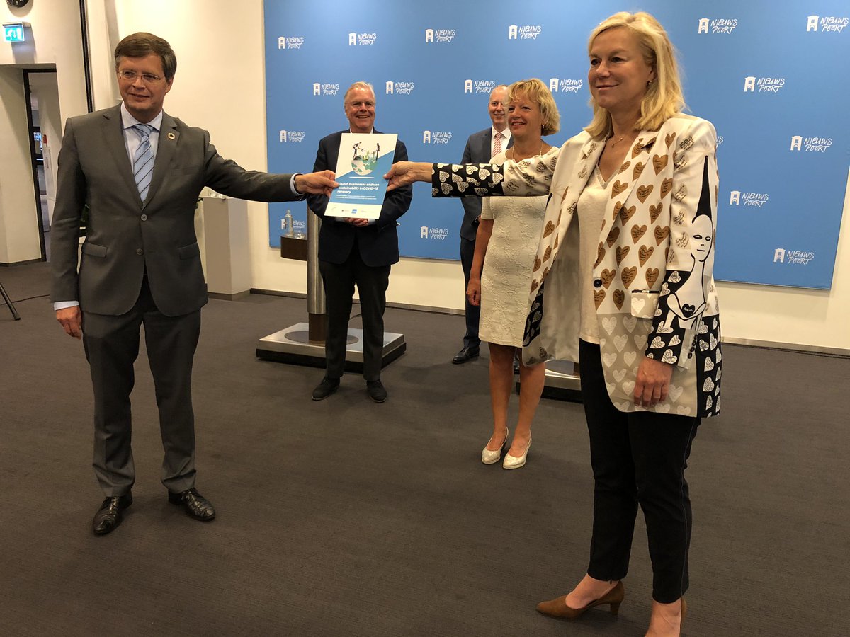DSGCoalition's tweet photo. “Kies voor duurzaamheid en inclusiviteit bij het herstel van de coronacrisis.” @jpbalkenende doet een appel op het kabinet namens het bedrijfsleven. @VNONCW @GlobalCompactNL @MVO_NL  Vereniging  Nederlands banken https://t.co/GJ3sfybdyW