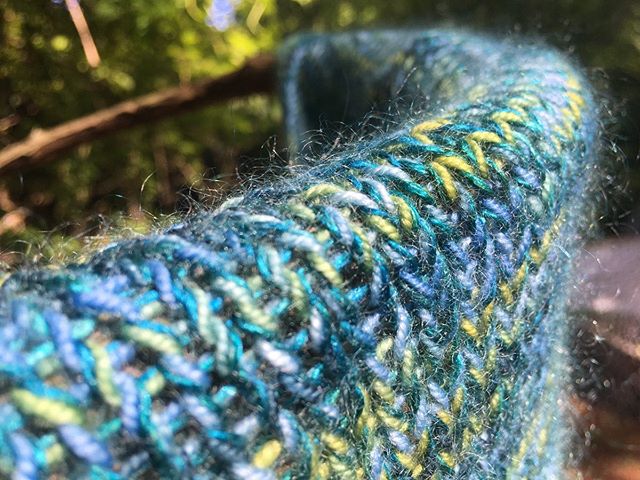 InsomniaKnits's tweet photo. Adventures in photographing silk mohair. 🤩 https://t.co/SVSIGbFBsg #insomniaknitting https://t.co/2anCJ9cWsV