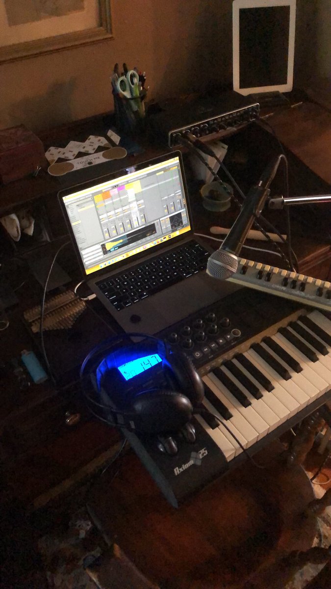 FavazzaStephen's tweet photo. The sounds @MillsCustom @Fender @Ableton @KorgUSA @shure @PlayHohner @Line6 @WalrusAudio https://t.co/gVAchh2RBE
