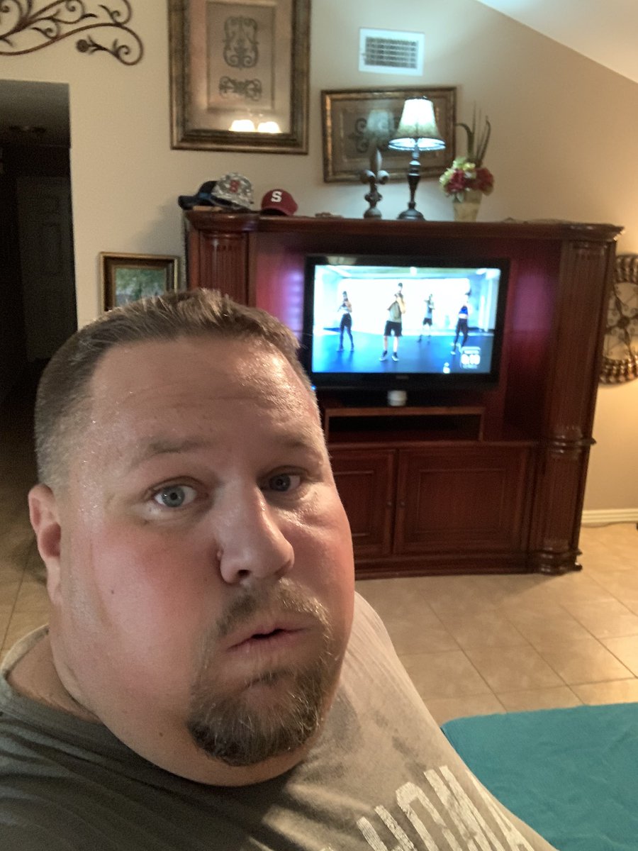 davidmhoganii's tweet photo. Day 2 of 45!!! Today started with 7am weights light weight/high rep, moved to coaching stance and step technique to my d line, walked a mile, mowed the lawn, and did 10 rounds of shadow boxing!!!Let a GO BULLDOGS!!!! #Corvive #CTL #watchme #liveintheuncomfortable #Bulldogs4life https://t.co/K4wzS7YuTl