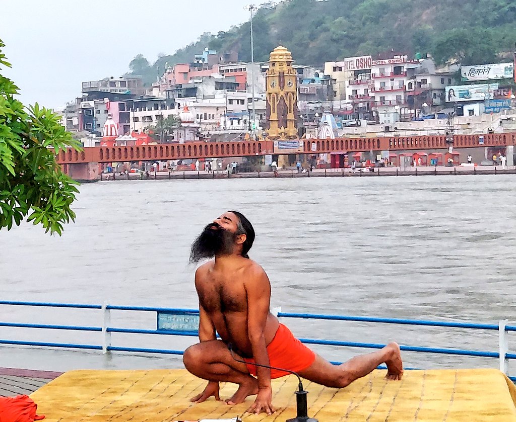 ypashoknag's tweet photo. पूज्या @yogrishiramdev जी ने आज सुबह मां गंगा जी के तट पर #InternationalDayOfYoga2020 के योग प्रोटोकॉल की रिहर्सल।
#IYD2020  #YogaDay https://t.co/JjWBAJefOH https://t.co/cyY24haqCp