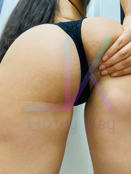 HOLA CHIQUILLOS ESTOY CON GANAS QUIEN ME CALIENTA 🥰 https://t.co/iqLhD655cY https://t.co/71BJ8ETkD2<a href="/tag/miercolesdeculos"class="tags"><span>#miercolesdeculos</span></a>