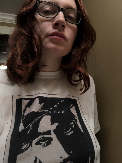 Woke up with perfect waves in my hair. Also my nephew made this shirt. https://t.co/OucOGCjFXd