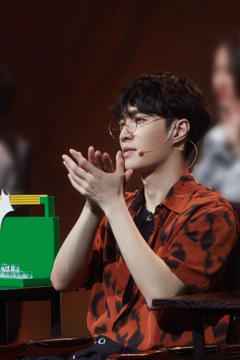 lay_studio's tweet photo. @layzhang looking good as usual on #CZR2 

LINK TO WATCH: https://t.co/1Rc52dVYFS https://t.co/knCtYqGmzT