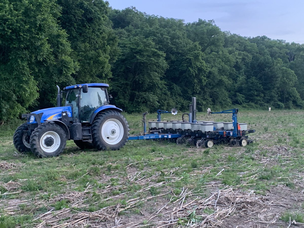 MikePatton50's tweet photo. Well it’s official #plant20 here in central Missouri is done for this #hiredhand next is hay season https://t.co/6ukTpT4opM