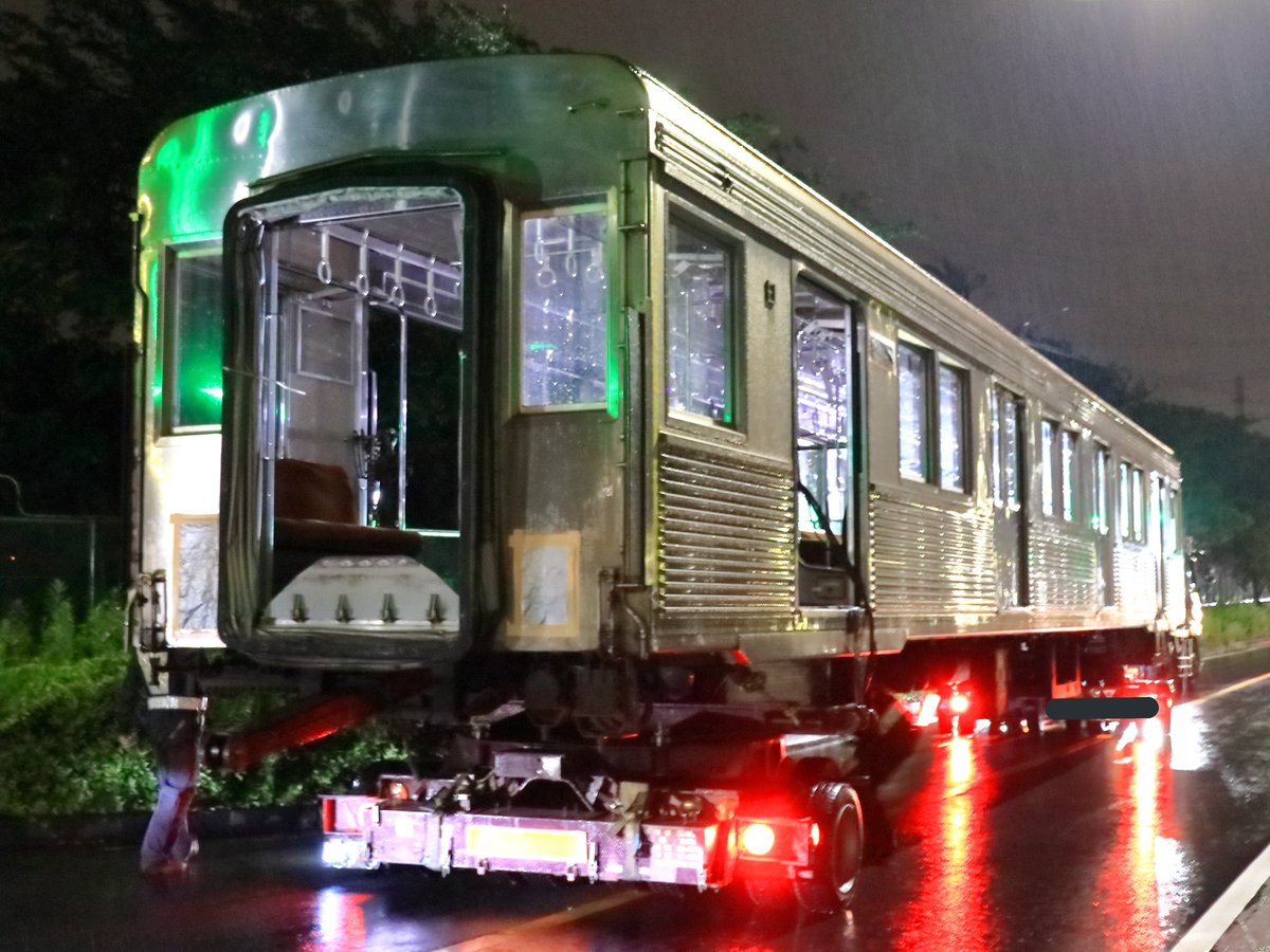 Tokuchan4698606's tweet photo. 【2020.6.18 東急8500系8626F 廃車陸送へ】
8626Fにおいて、3回目の廃車陸送です。
デハ8626(1号車)・デハ8843(6号車)が搬出されました。
#東急8500系
#8626F https://t.co/b38Du8ln5w