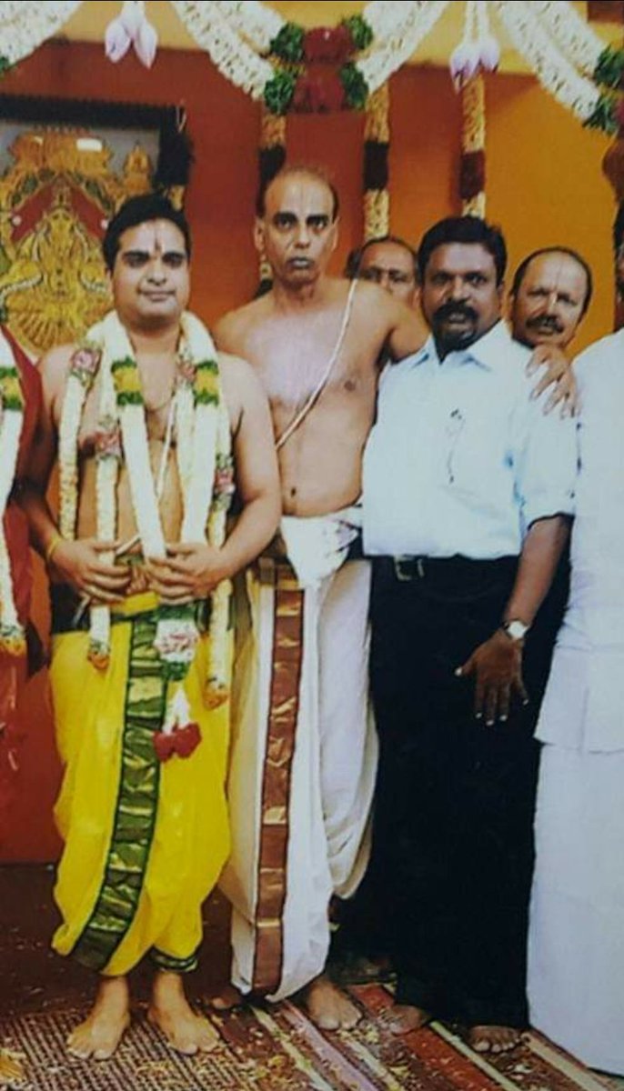 americai's tweet image. என்வீட்டு திருமணத்தில் பெருமையுடன்
திருமாவளவனுடன்.
தீண்டாமை தீண்டத்தகாதது. ஒவ்வொரு சாதியிலும், மதத்திலும், இனத்திலும் தவறு செய்பவர்கள் உளர். பிராமணர்களை மட்டும் பிரித்துப் பார்ப்பது தலித்- பிராமணர்களுக்கும் உள்ள நல்லுறவை உடைக்கும் முயற்சி. ஒன்றுபடுவோம். வெற்றி பெறுவோம்.
#Brahmin