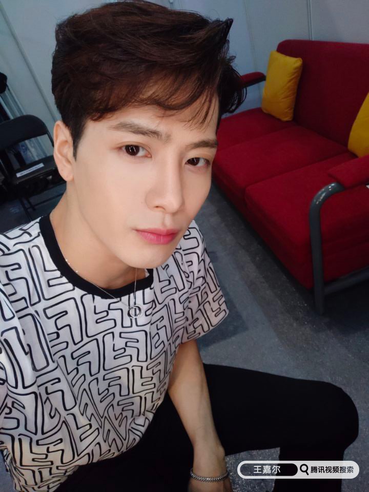 JacksonWGlobal's tweet photo. [#JSTENCENT] 200619

"hi👋"

https://t.co/Oxl1Rd3Fle
#JacksonWang #王嘉尔 #잭슨 #GOT7 #TEAMWANG @JacksonWang852 https://t.co/Gf6gCtN1mf
