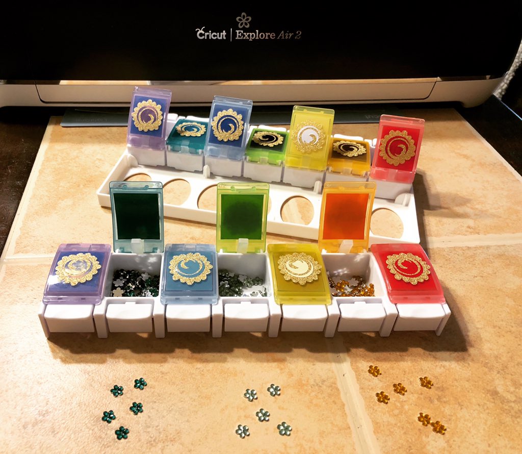 stumpytailcraft's tweet image. Turning my #Pill box into an #Embellishment #Craft #Organizer #FlowerPower 🌼🌸🌺