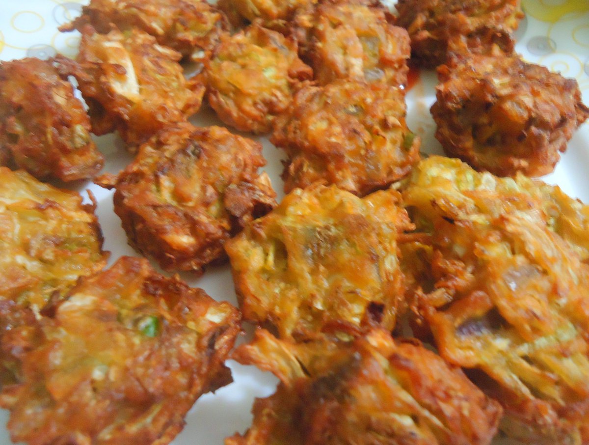CWShahida's tweet photo. Super Crispy Semolina Carrot pakora Recipe
Recipe:https://t.co/nBYA2bw2G7
Like, Comment and Share
#CookWithShahida https://t.co/A8xrgDCIi6
