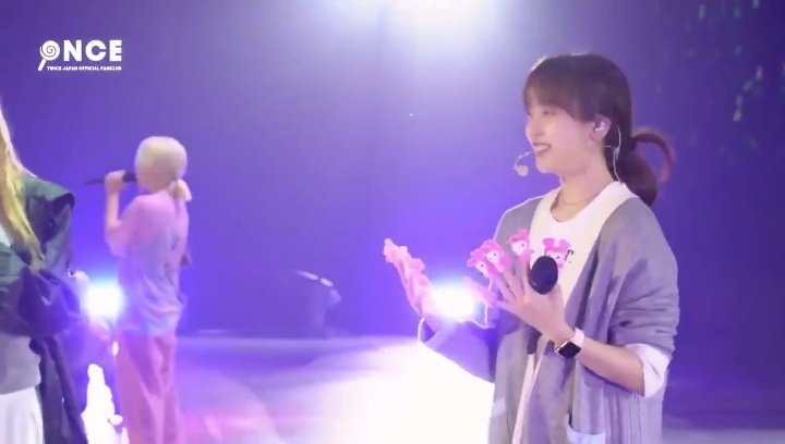 OtherYours's tweet photo. How Mina notice Chaeyoung voice immediately &amp; turn to look at her And
How she choose Chaeng as the part she likes in More&amp;More
It's Minari's thing, it's Michaeng thing. https://t.co/o4xYQI5Gn7