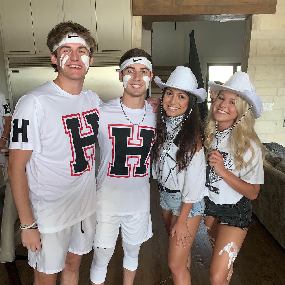 jacksonmarek10's tweet photo. Happy birthday to my dawg @Benbraden4 we have been through the most together can’t wait to make more memories at OU together love you like a brother!❤️👑 https://t.co/CREVUqQJfk