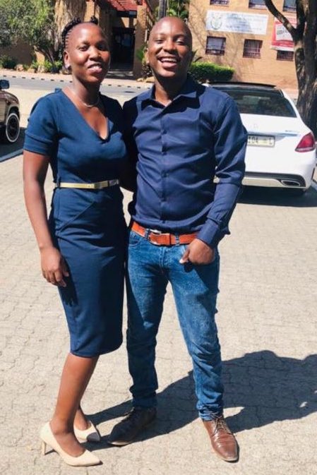 phaphamamlfm's tweet photo. “Hi mina Melrick na Nsovo Maweya, hi va yingiseri va @phaphamamlfm. Loko mi vona xifaniso xa hina, mi hleketa ku #HiVanhuVaNjhani? Rhumela mavonelo hi voice note eka 071 265 9860 SWESWI” https://t.co/YPYgH7L6sv