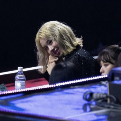 sonchaesthetic's tweet photo. thinking of the time chaeyoung was flirting w chaeyoung https://t.co/DN5GozVJQ5