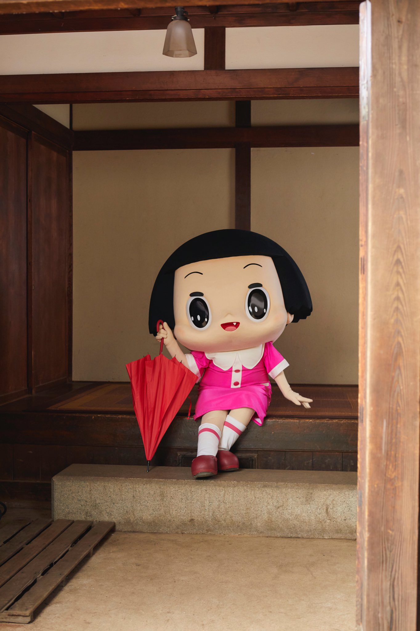【呪物】願いを叶えてくれる不思議なイルカの置物※チコちゃん商品 Amazon.co.jp: チコちゃんに叱られる ! あるいてパタパタ