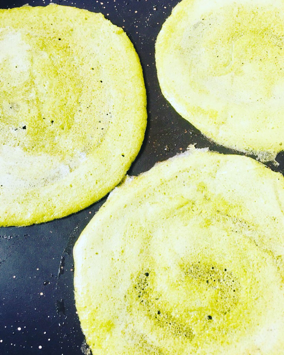 AngelinJemi's tweet photo. Todayβs lunch menu: mini green moong dal dosa with spicy tomato chutney π€€π#greenmoong #greenmoongdaldosa #tomatochutney #indianfood #homecooking #spicyfood #homemade #foodpics #lunch #lunchbox #lunchboxideas #lunchtime #lunchideas #brunch #lunchideasforwork #foodie #LAJKitchen https://t.co/n1PFYQMQUp