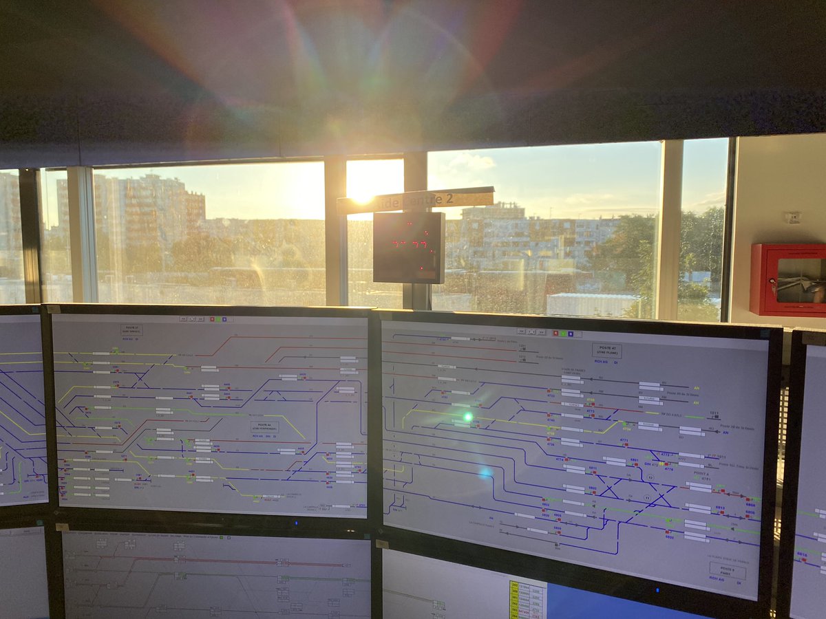 Le soleil se lève sur la CCR Saint-Denis !
#teamSNCF 
Bonne journée et bon voyage sur nos lignes à tous !