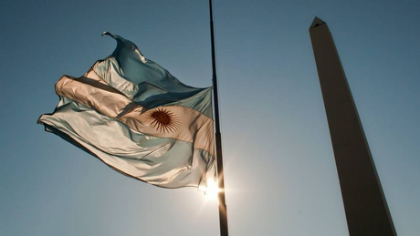 Clara_Mercer's tweet photo. Por la devaluación del último año, Buenos Aires cayó 20 posiciones en el ranking de las ciudades más caras https://t.co/9wI1mMb7Ag https://t.co/8Rp9Q2unNr