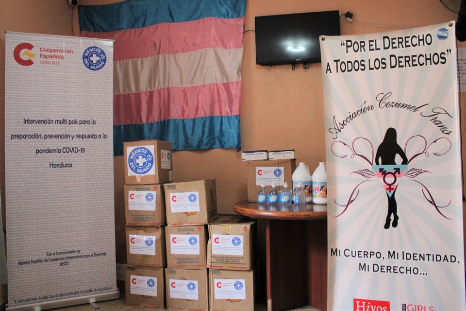ACozumelTrans's tweet photo. Asociación de Derechos Humanos Cozumel Trans
Recibe de parte de Médicos del Mundo en Honduras donación de insumos de bioseguridad y de limpieza; lo cual agradece amablemente el apoyo brindado. https://t.co/3S67qvwQUh
