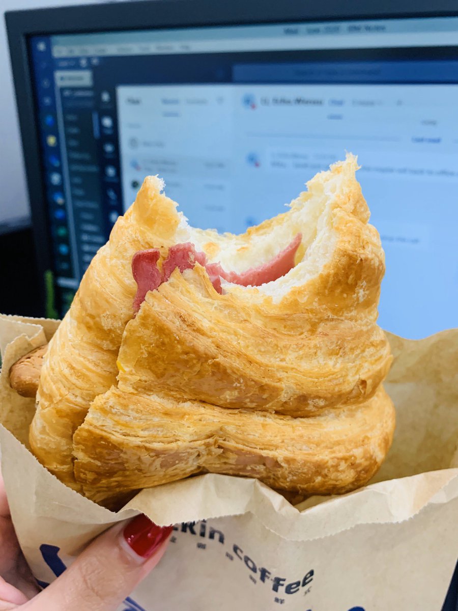 happymikaella's tweet photo. Happy Friday yall! Even my croissant looks happy hehe 🙃 https://t.co/pa25ZBrK02