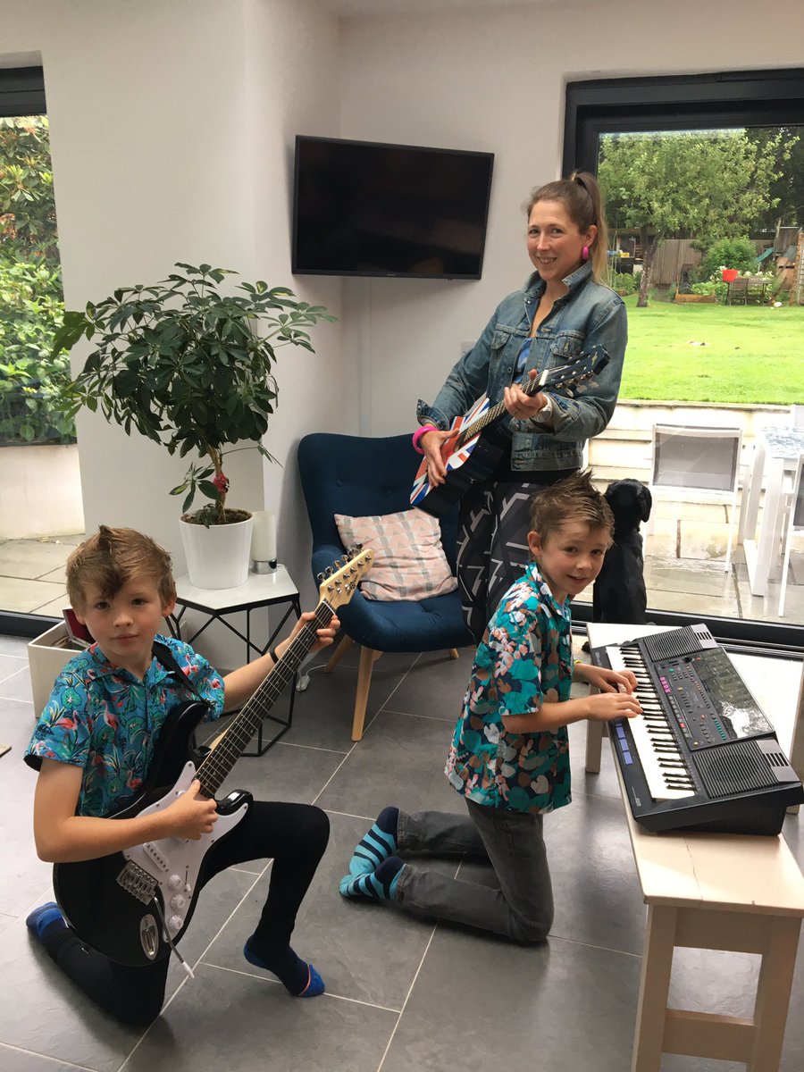 LocalPhysios's tweet photo. @thebodycoach @fouroaksprimary It’s the last fancy dress Friday so we’ve gone all out 80s Rock! Ready to party. 🎸 #pewithjoe #fancydressfriday #fancydresspewithjoe https://t.co/F6rmlS45jY