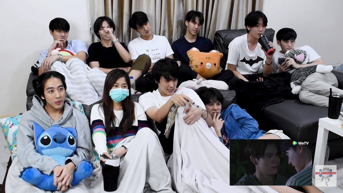 mogumoguaiai's tweet photo. #MyEngineerReactionEP14 見たよ🤦‍♀️💕
最終話だしテンション上がってたのかPePoずっとくっ付いてたね👼💕

とくにCooperくんが終始甘えんboy発動してて萌え🤤❤️
Perくんの足むっちゃ綺麗やな😍短パン(*´´ิД´ิ`)ﾊｧﾊｧ❤️なのにいい所にキャプチャ画面あるからもう😤😤😤ww

#MyPePo https://t.co/ST5bzRXNT5